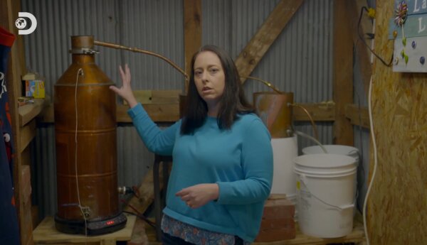 "Bimbrownicy: starcie tytanów" PRZED EMISJĄ W TV: Bimbrowniczka na schwał!